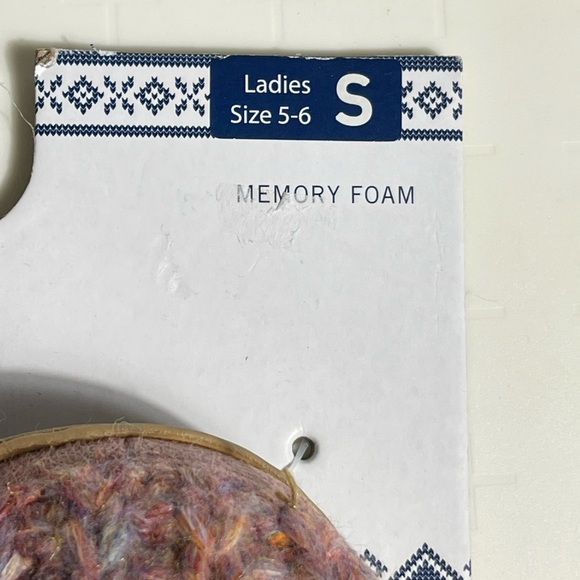 IZOD Ladies Knit Slippers Pink Multi Faux Fur Memory Foam Size S (5-6) - Picture 4 of 5